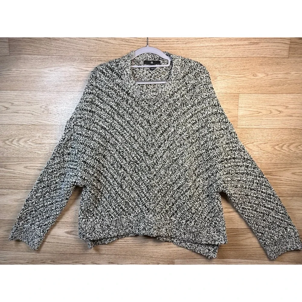 Banana Republic Sweater B/W Marled Chevron Knit Sweater Dolman Sleeve Cozy M